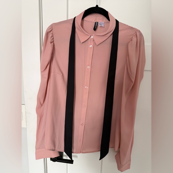 H&M Pink Blouse with Black Bow. Size M. Like new! No flaws. - Picture 2 of 5